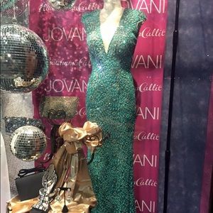 ISO sequenced green gown 6/8